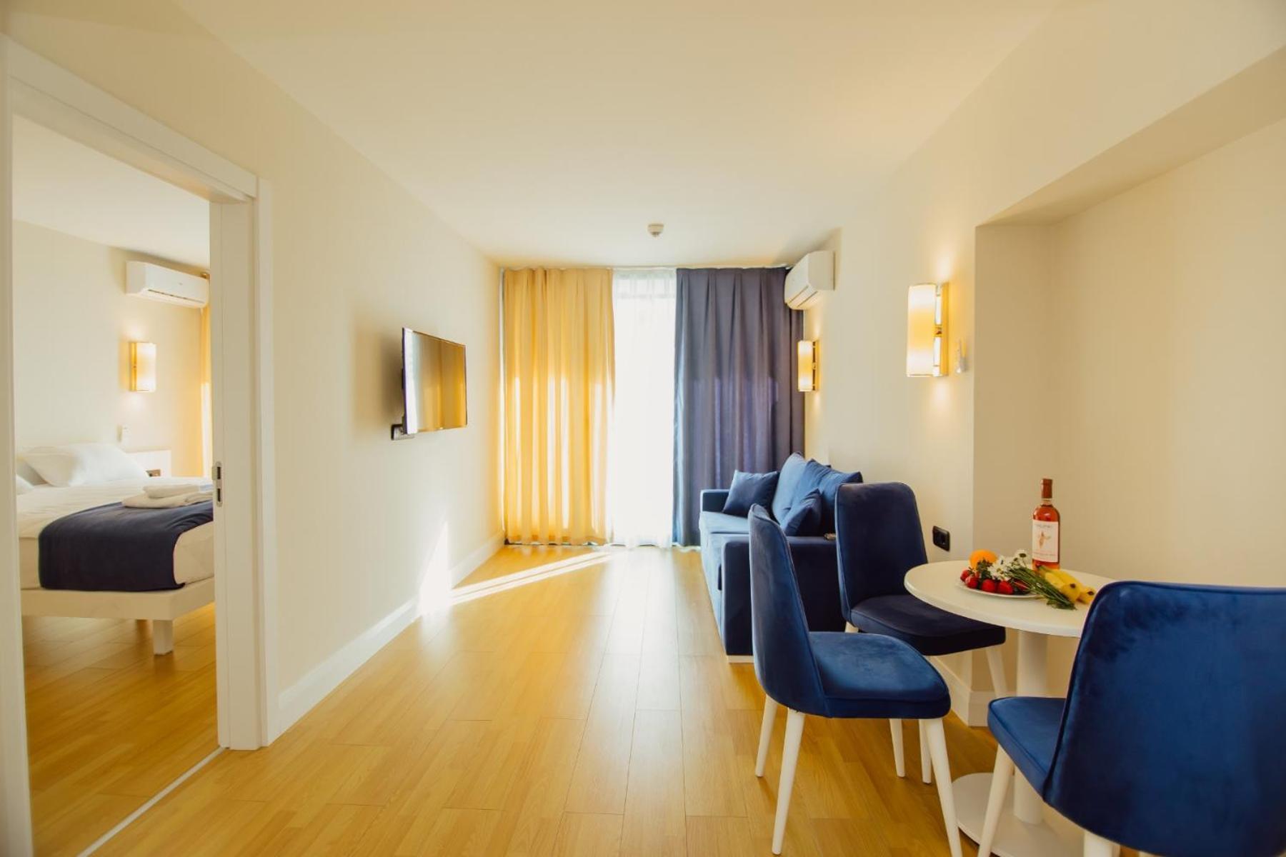 Orbi City Twin Towers Apartment บาทูมิ ภายนอก รูปภาพ
